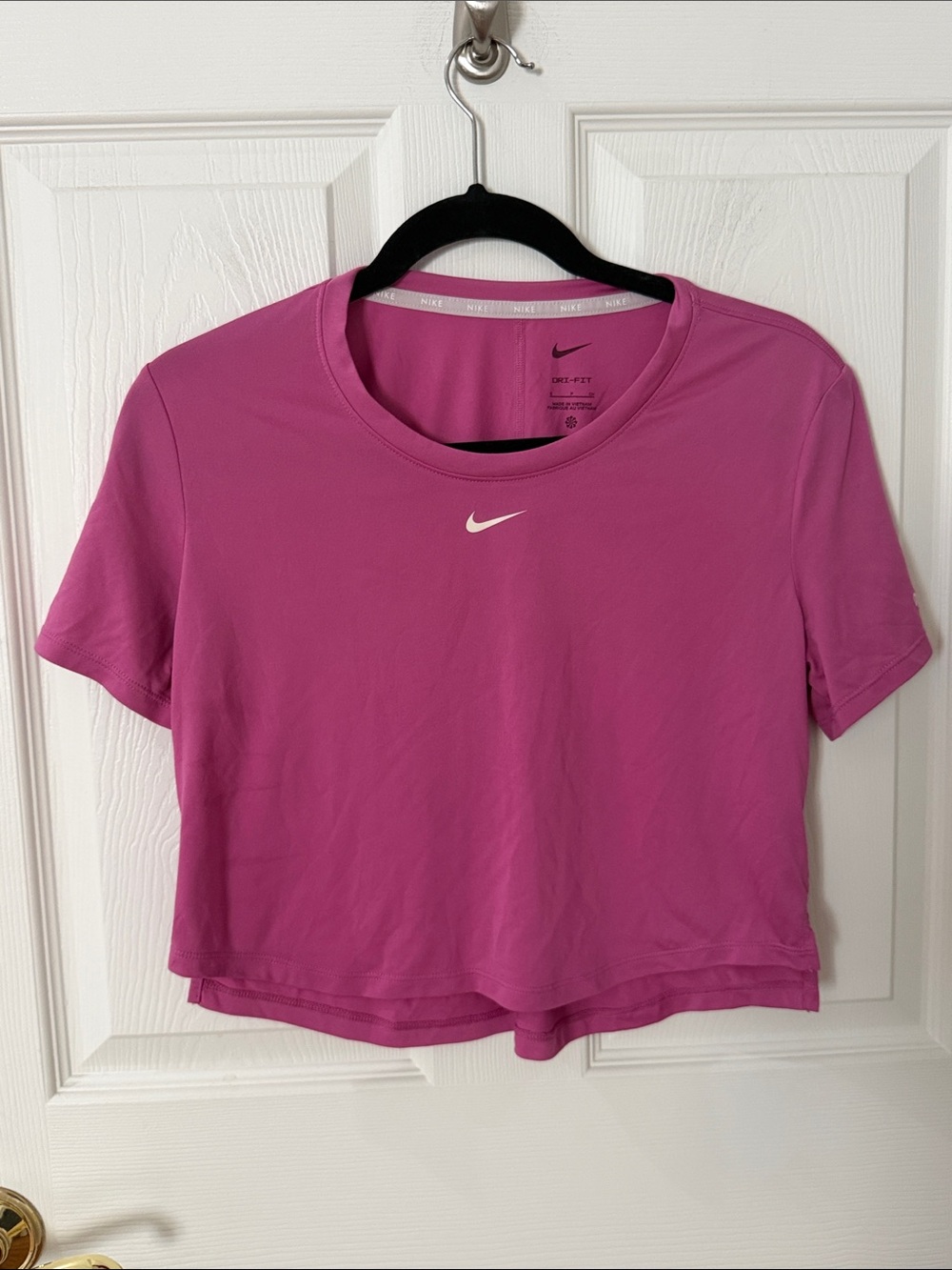 Nike Women's Dri-FIT Pink Cropped Athletic Tee small Orangetheory branded